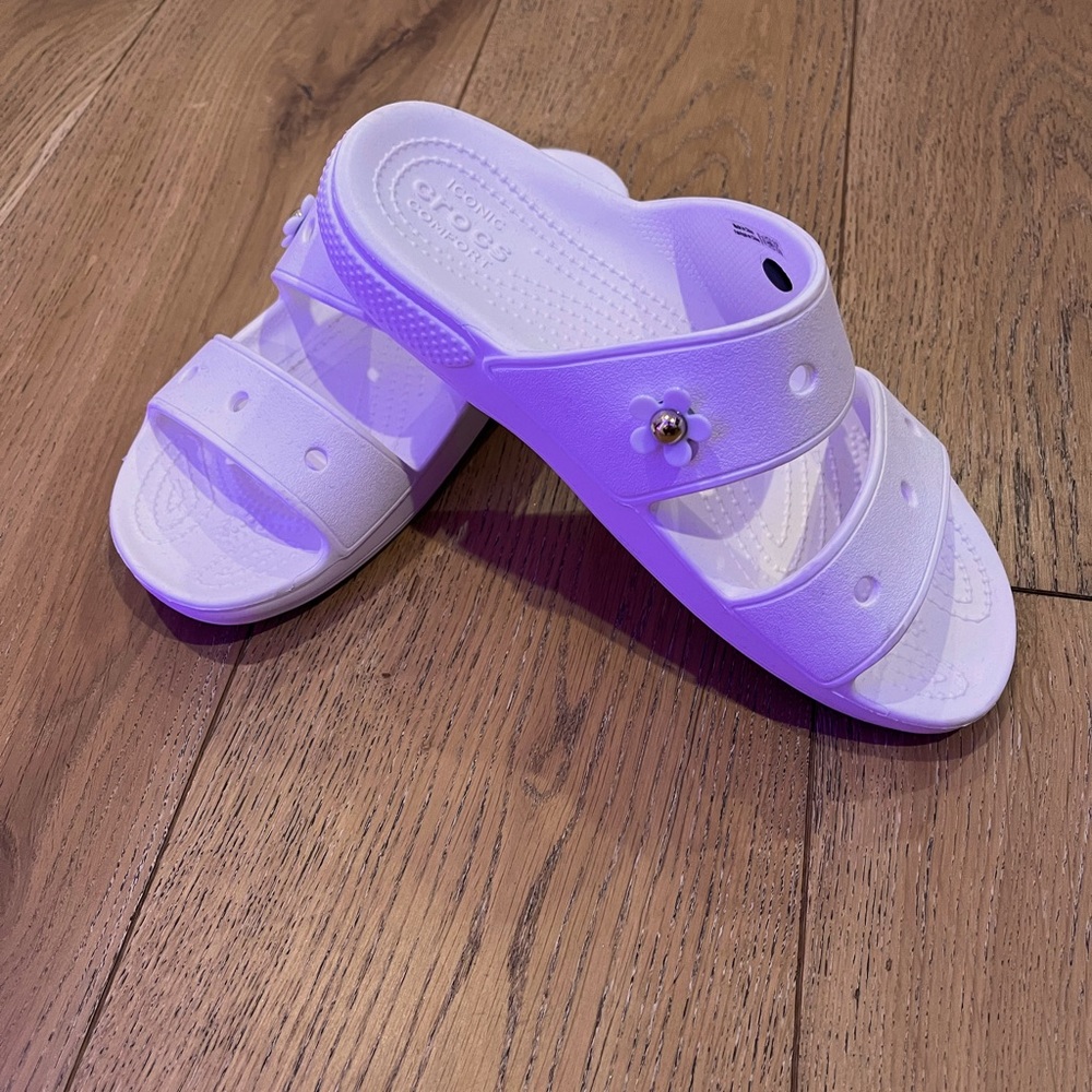 Crocs White Slides w/ White Flower Jibbitz